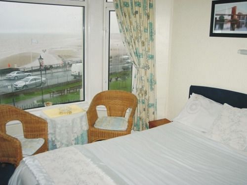 Pembroke B And B Guest Accomodation Бринлингтон Экстерьер фото